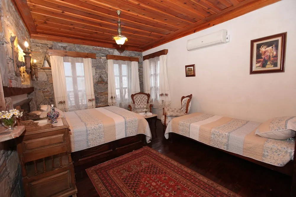 Üç Kişilik Oda