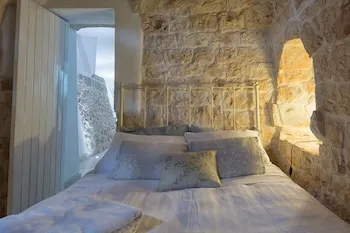 Trullo Pietra Antica