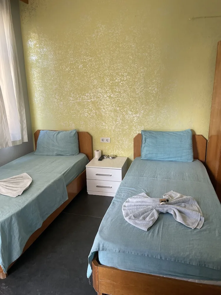 Tek Büyük Yataklı Oda, Ortak Banyo