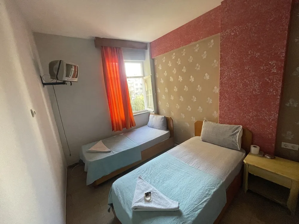 Tek Büyük Yataklı Oda, Ortak Banyo