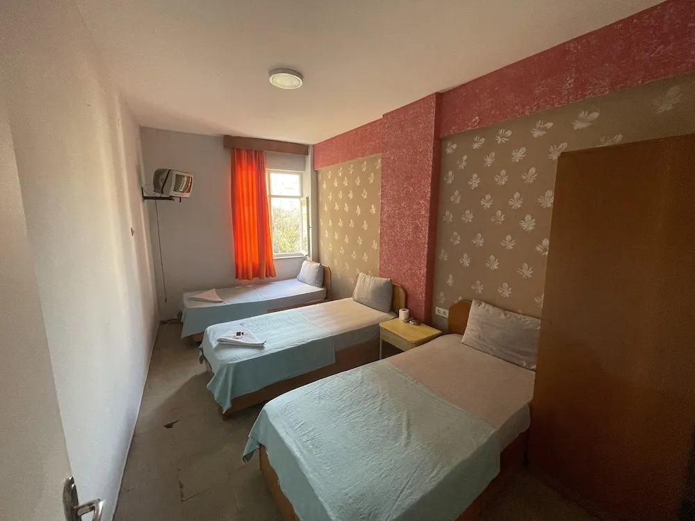 Economy Üç Kişilik Oda, Ortak Banyo