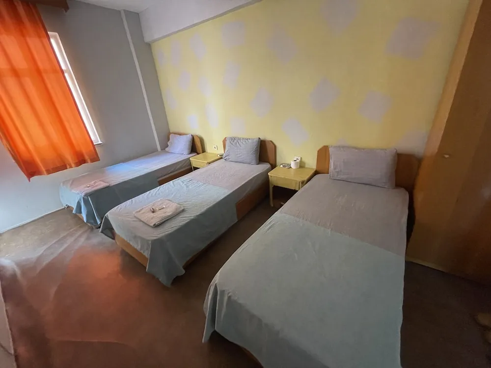 Economy Üç Kişilik Oda, Ortak Banyo