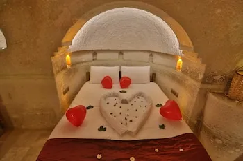 Abuhayat Cave Suites