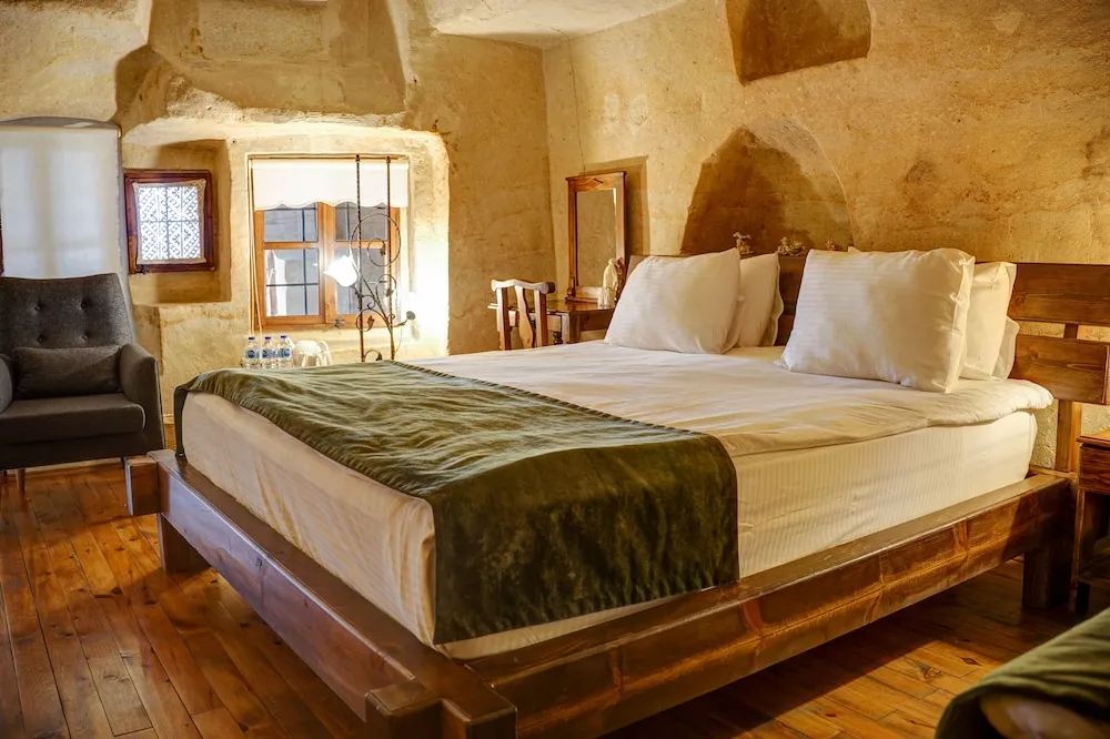 King Cave Suite