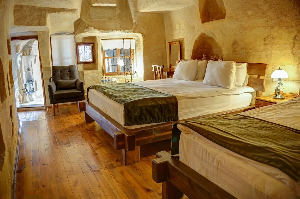 King Cave Suite