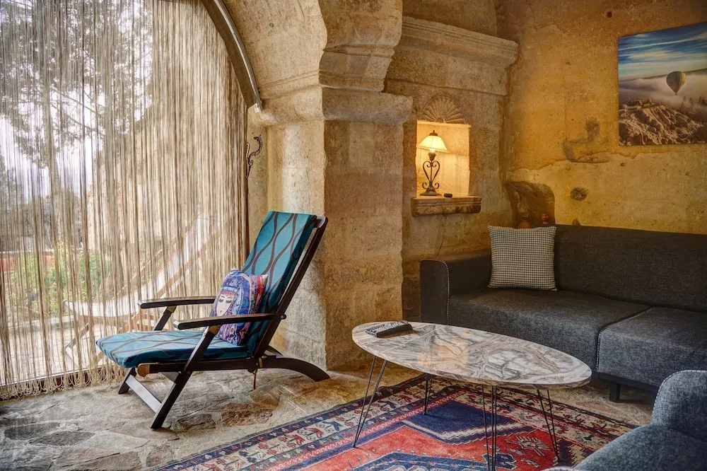 King Cave Suite