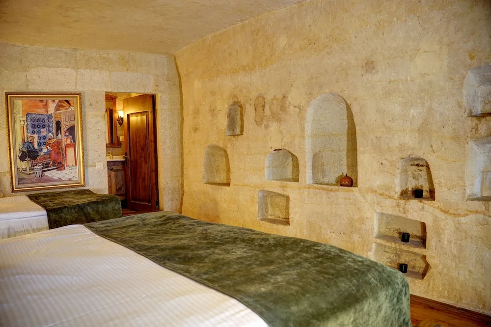 King Cave Suite