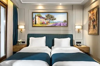 Royan Suites