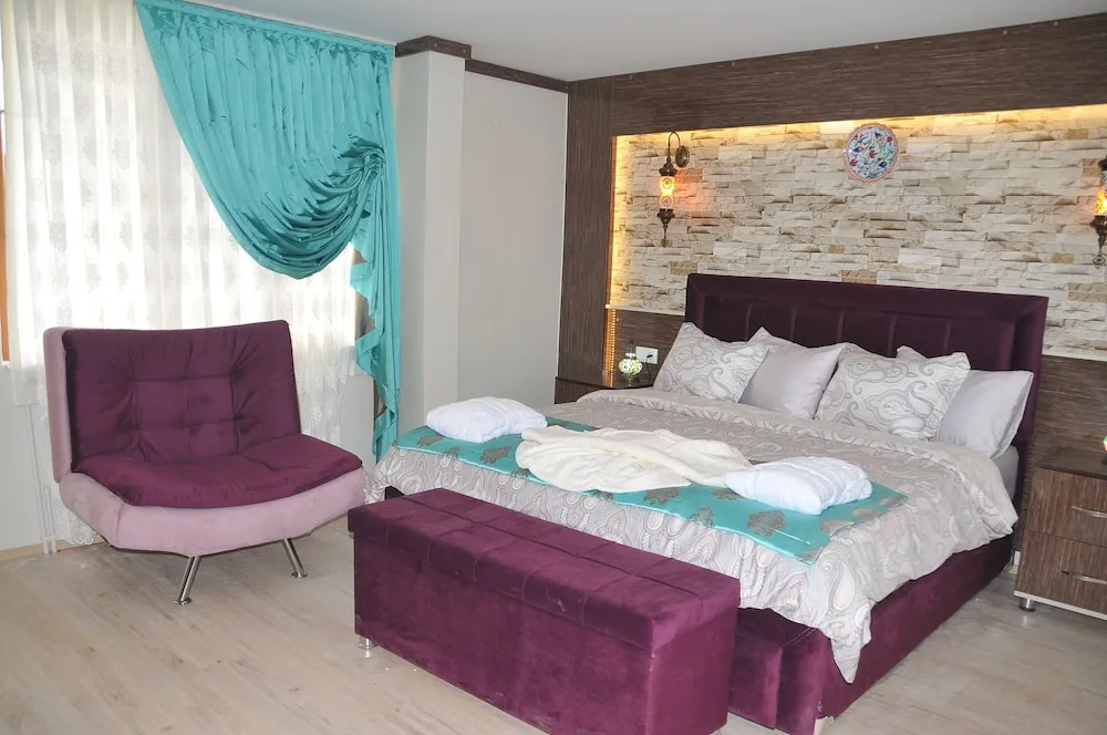 Deluxe Süit, 1 En Büyük (King) Boy Yatak, Balkon, Havuz Manzaralı