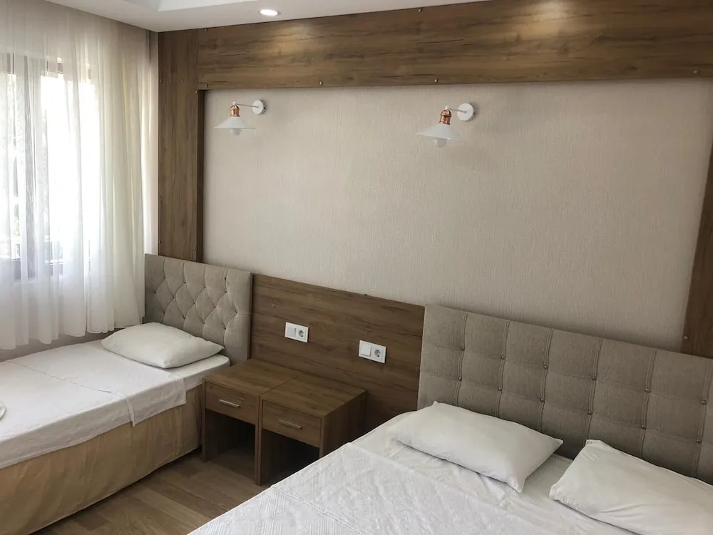 Standard Üç Kişilik Oda, 3 Yatak Odası, Balkon, Havuz Manzaralı