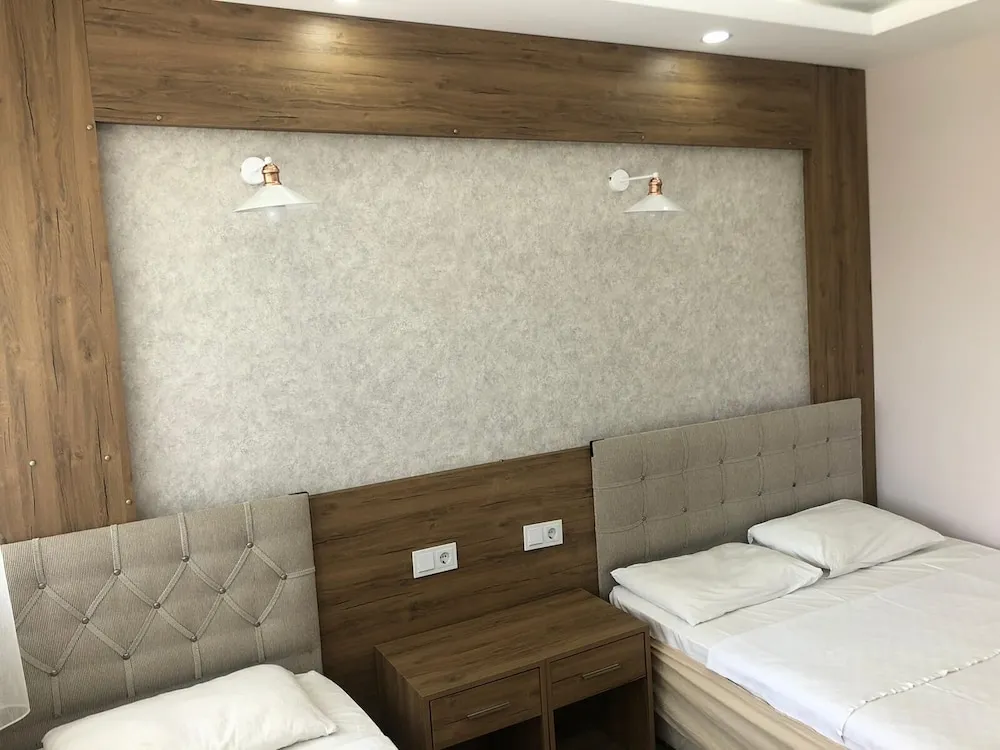 Standard Üç Kişilik Oda, 3 Yatak Odası, Balkon, Havuz Manzaralı