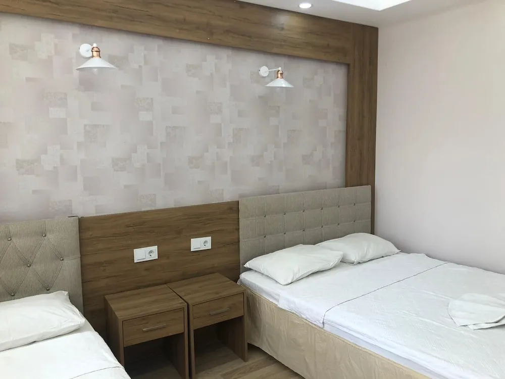 Standard Üç Kişilik Oda, 3 Yatak Odası, Balkon, Havuz Manzaralı