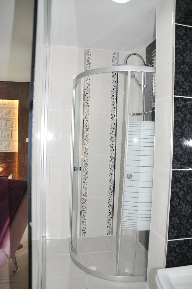 Standard Üç Kişilik Oda, 3 Yatak Odası, Balkon, Havuz Manzaralı