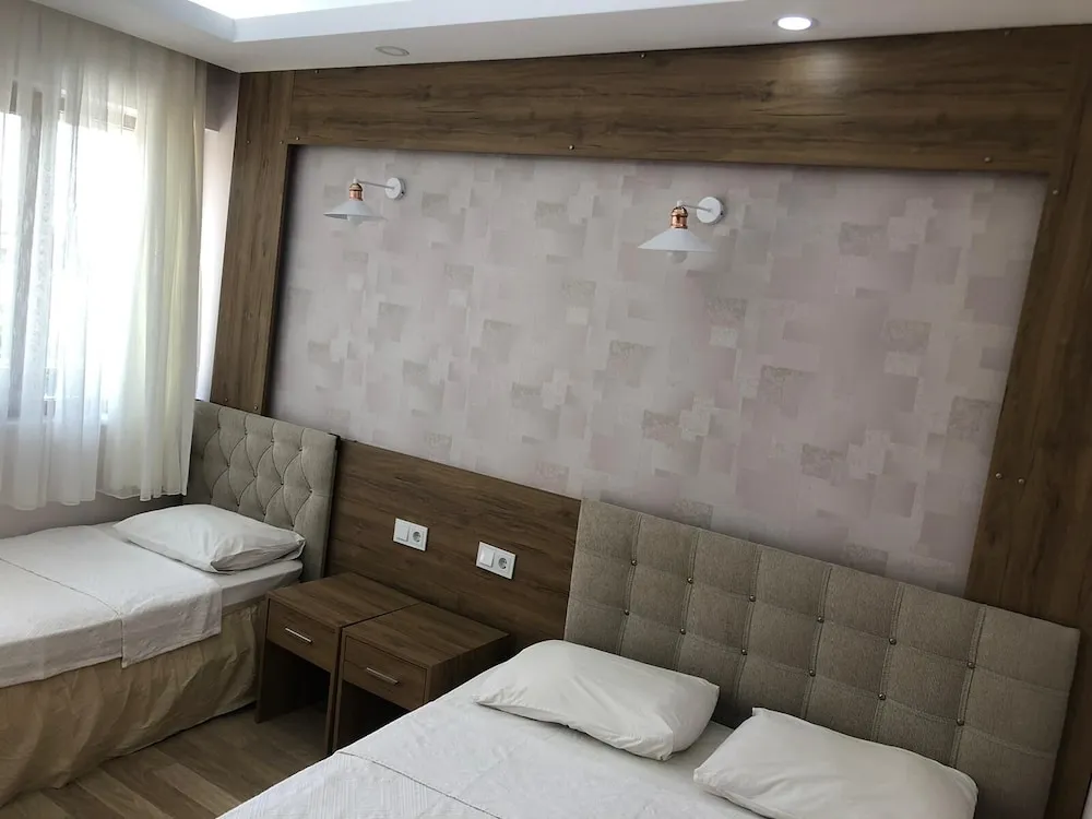 Standard Üç Kişilik Oda, 3 Yatak Odası, Balkon, Havuz Manzaralı