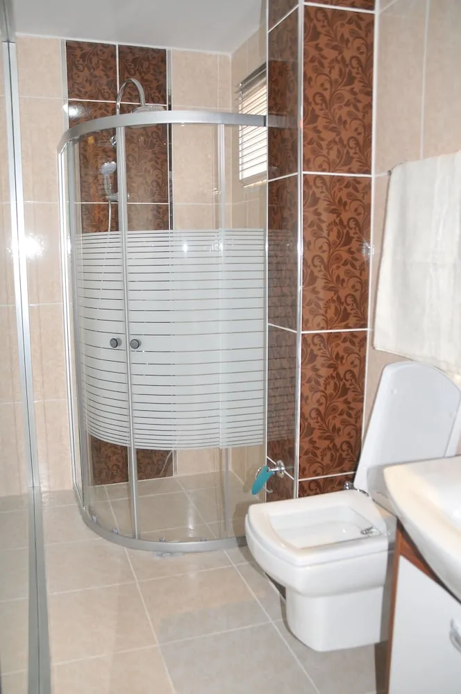 Comfort Dört Kişilik Oda, 4 Yatak Odası, Balkon, Havuz Manzaralı
