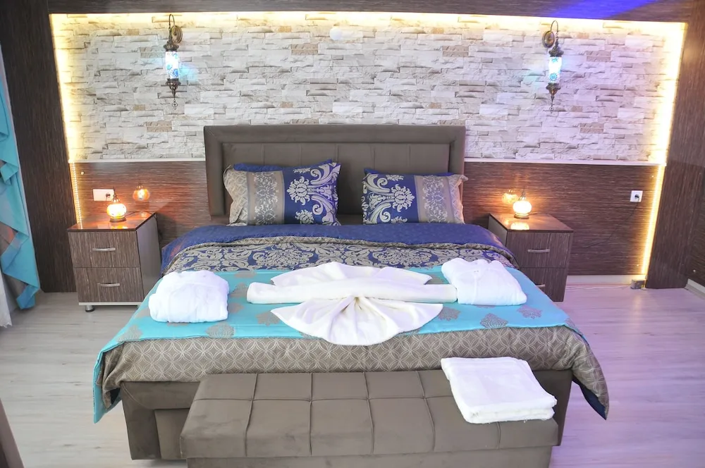 Comfort Dört Kişilik Oda, 4 Yatak Odası, Balkon, Havuz Manzaralı