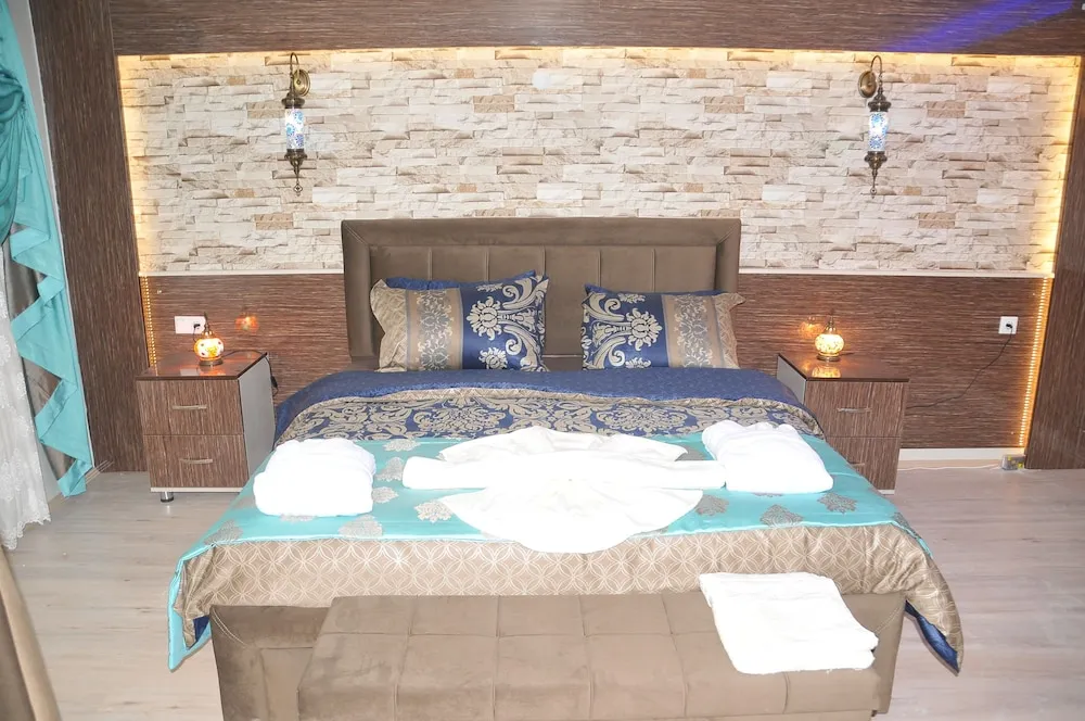 Comfort Dört Kişilik Oda, 4 Yatak Odası, Balkon, Havuz Manzaralı