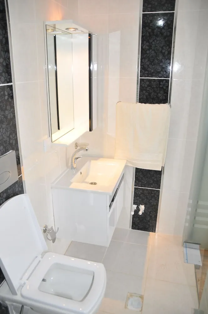 Standard Tek Büyük Yataklı Oda, 1 Çift Kişilik Yatak, Balkon, Havuz Manzaralı