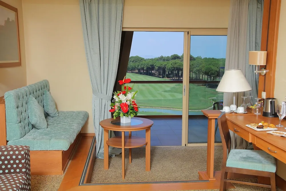 Senior Room, Golf View