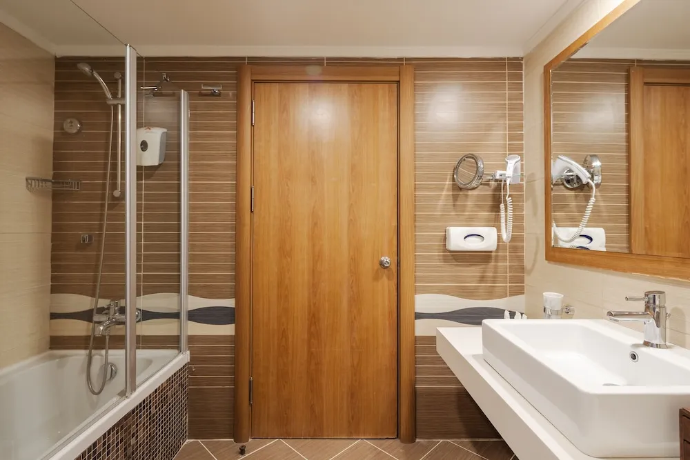 Standard Room, Land View