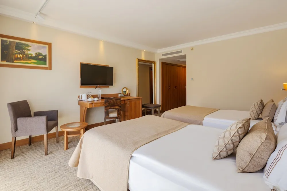 Standard Room, Land View