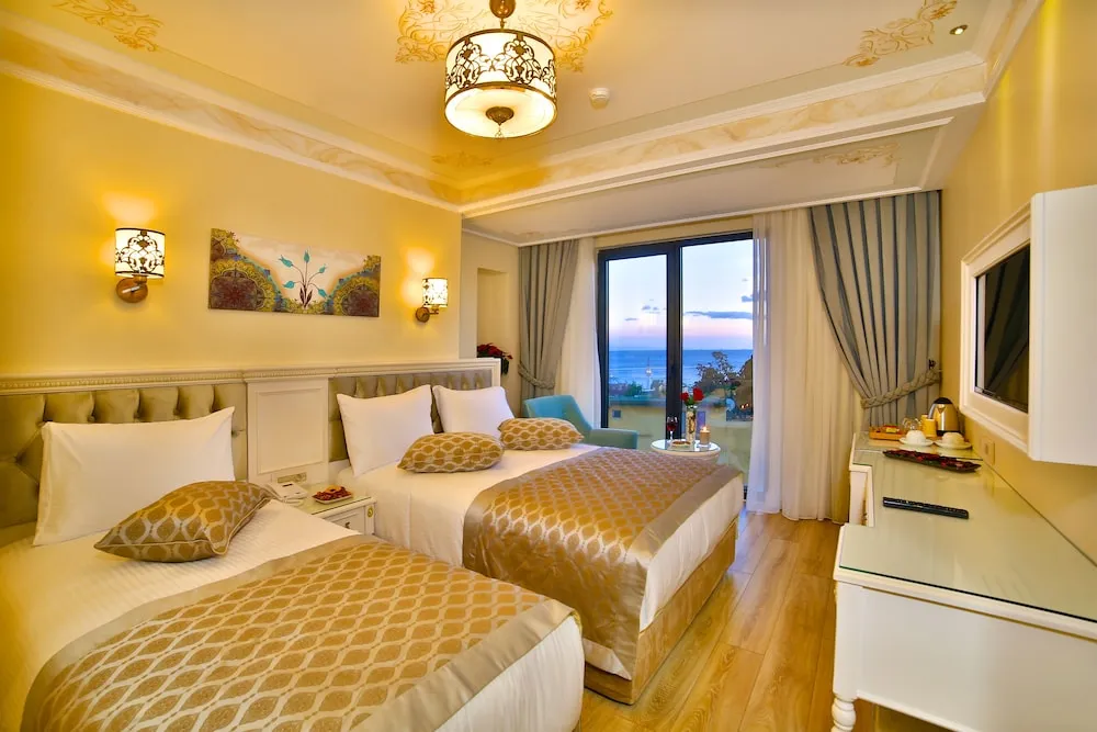 Deluxe Üç Kişilik Oda, Denize Bakan