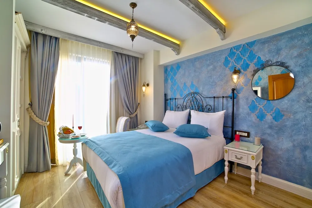 Deluxe Tek Büyük Yataklı Oda, Denize Bakan