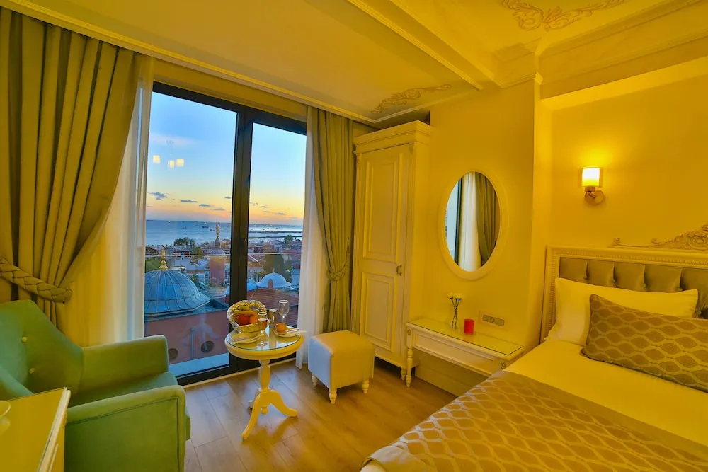 Deluxe Tek Büyük Yataklı Oda, Denize Bakan