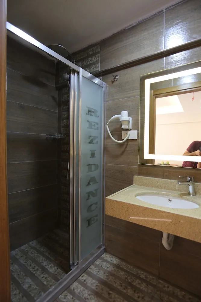 Business Tek Büyük Yataklı Oda, Balkon, Şehir Manzaralı