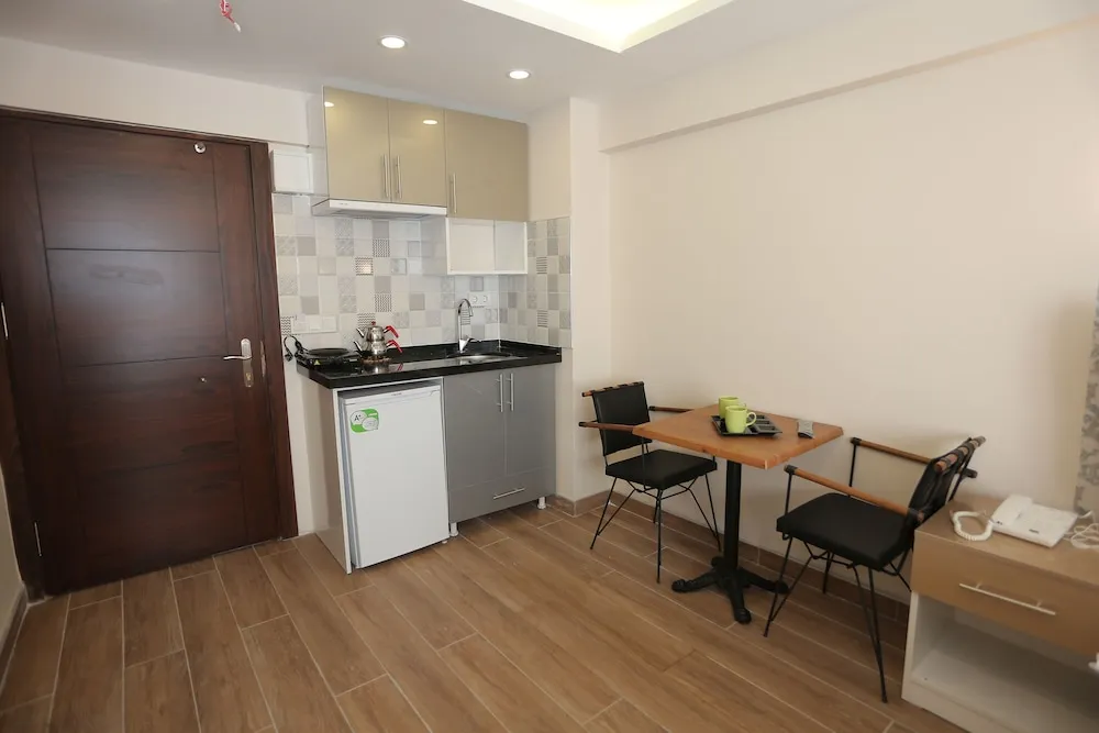 Business Tek Büyük Yataklı Oda, Balkon, Şehir Manzaralı