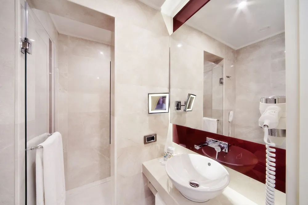 Standard Tek Büyük Yataklı Oda