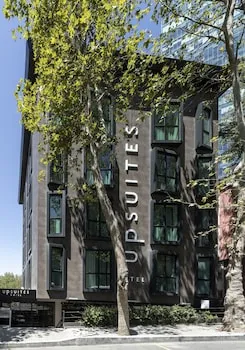 Upsuites Hotel