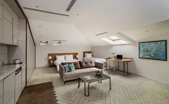 Upsuites Hotel