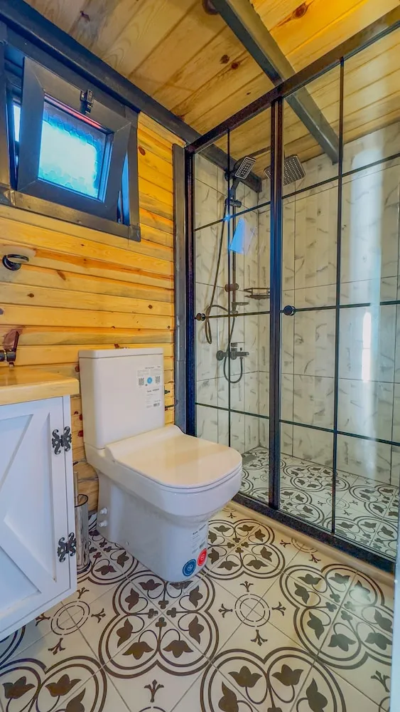 Jakuzili Üç Kisilik Bungalov