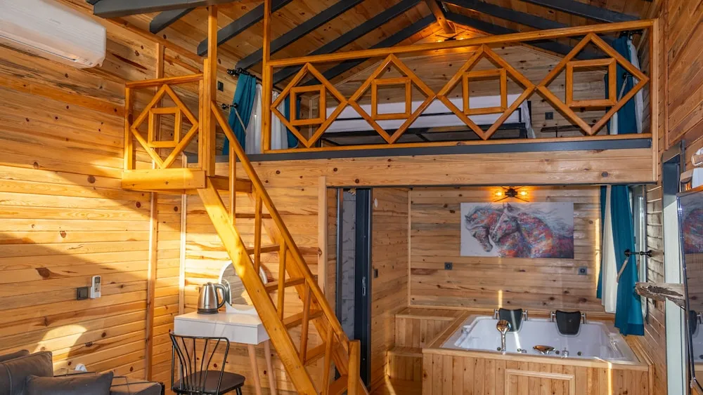 Jakuzili Cift Kisilik Bungalov