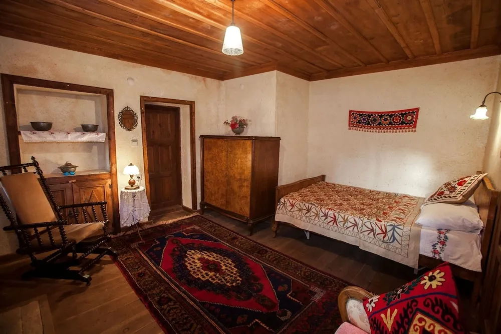 Old Mansion with Kitchen and Two Bedrooms