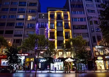 Royal Garden Suite and Hotel