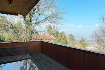 Menzara Hotel & Restaurant