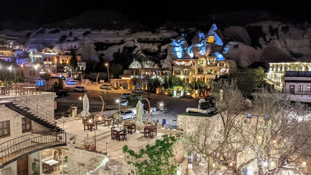 Honeymoon Tek Büyük Yataklı Oda