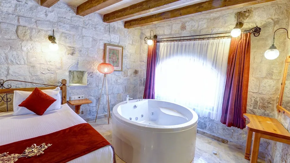 Honeymoon Tek Büyük Yataklı Oda