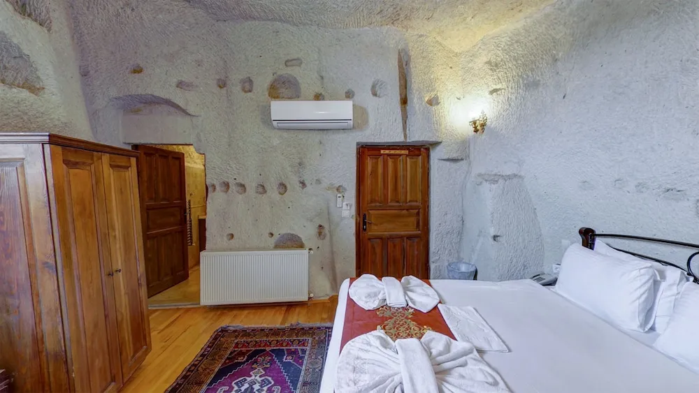 Traditional Tek Büyük Yataklı Oda