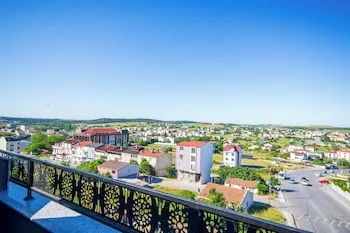 Elysian Airport Hotel & Restaurant