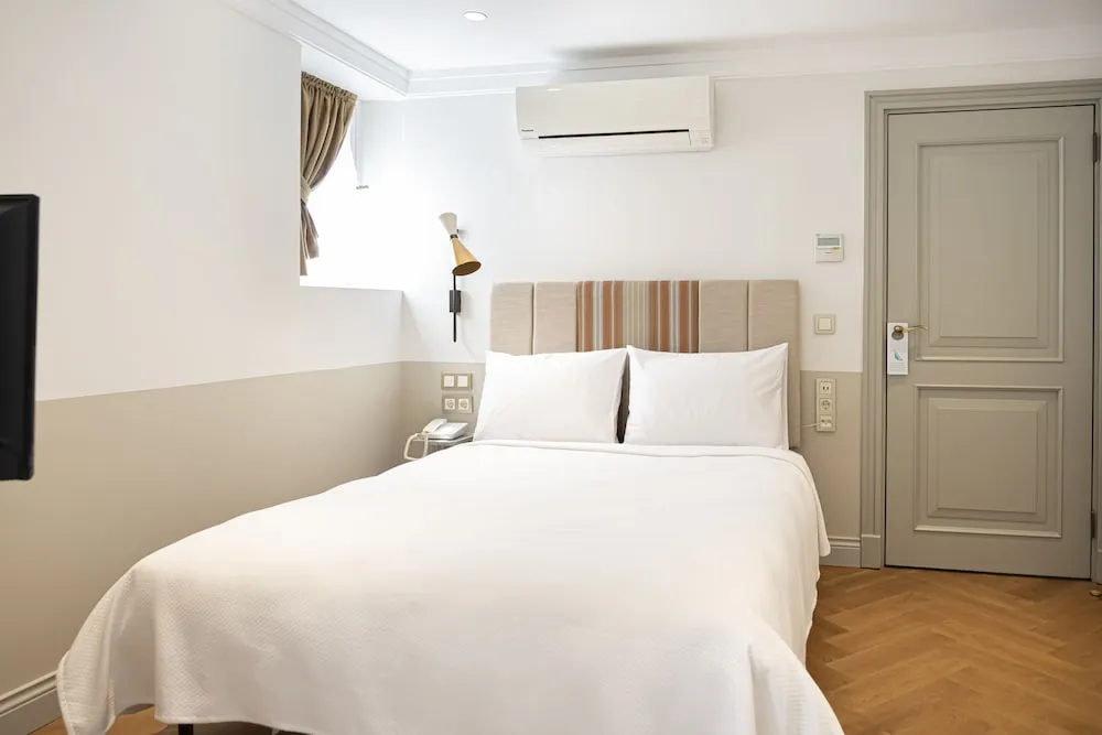 Superior Double Room - Basement