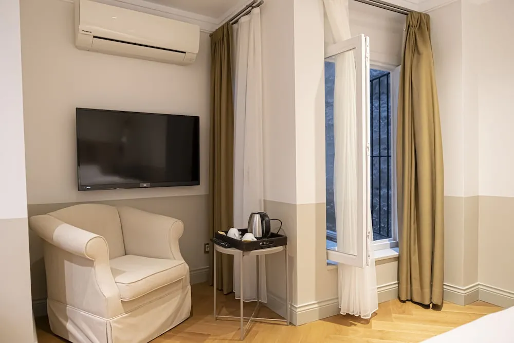 Superior Double Room - Basement
