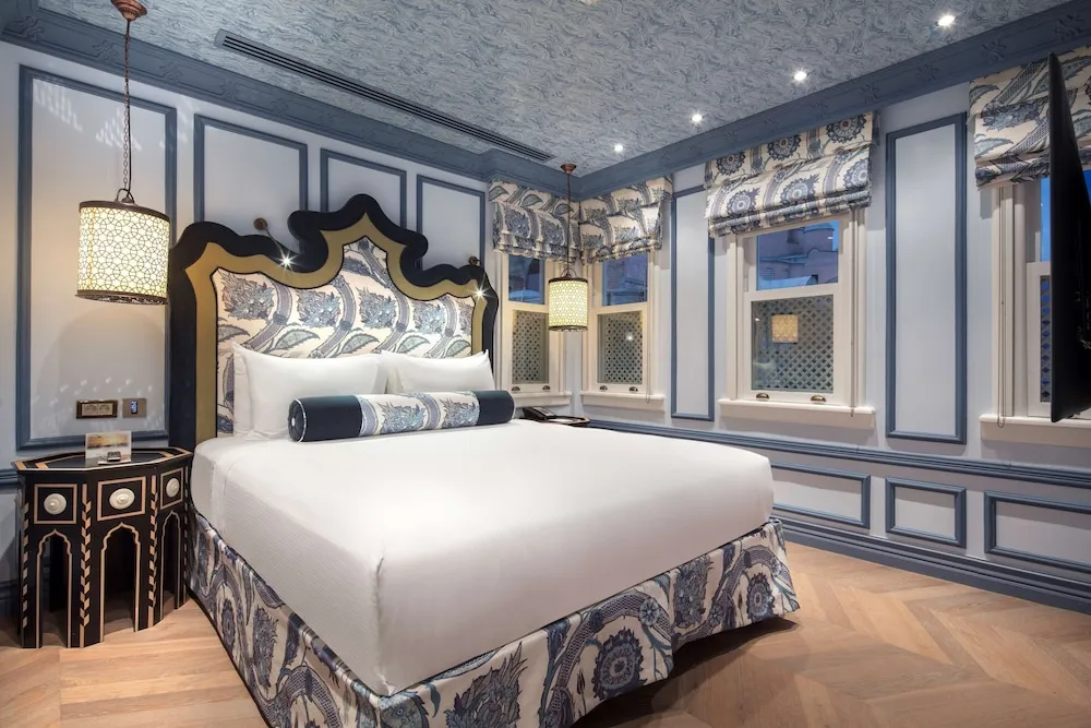 Oda, Birden Çok Yatak, Sigara İçilmez (Carnation Mansion)