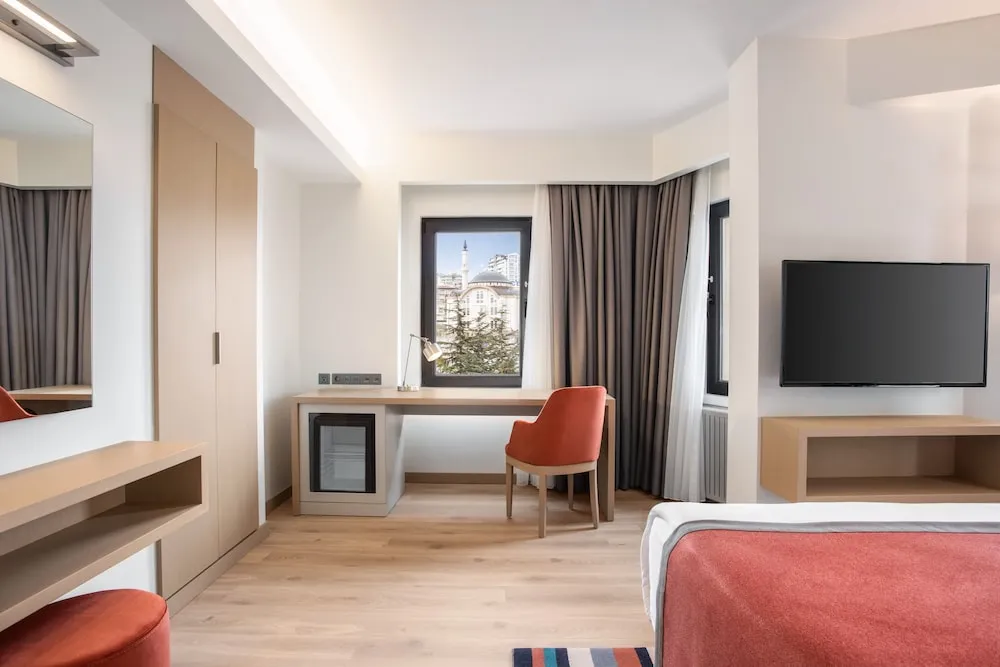 Premium Oda, 1 Büyük (Queen) Boy Yatak, Sigara İçilmez