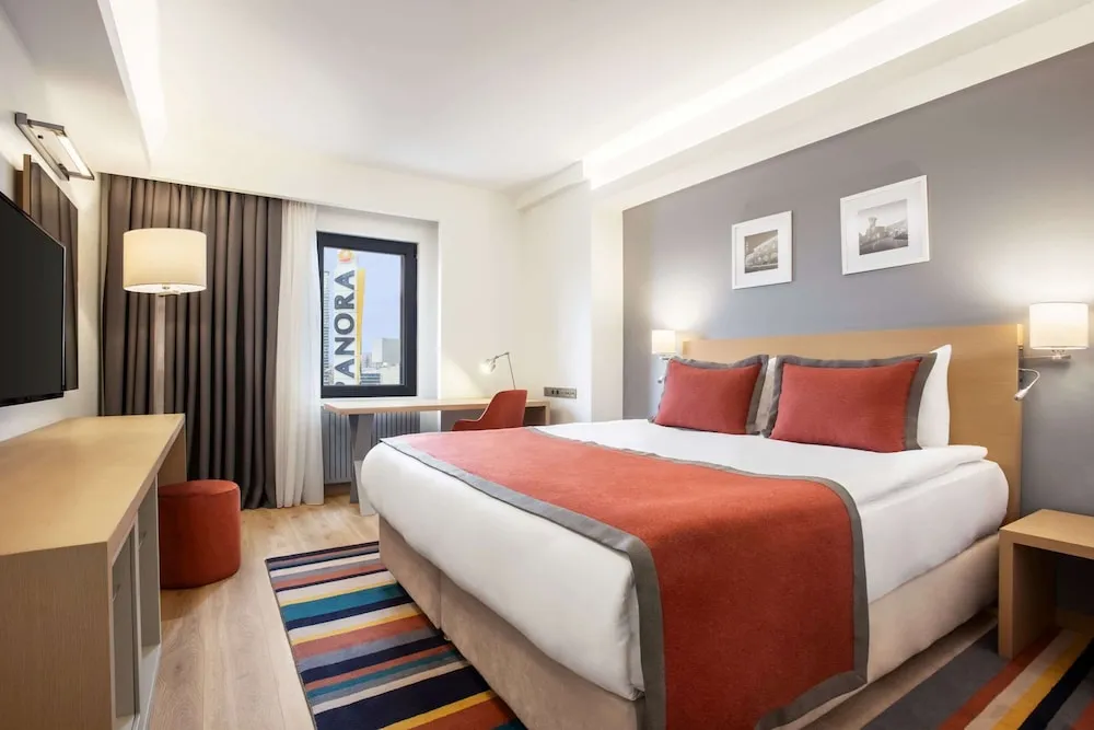 Oda, 1 En Büyük (King) Boy Yatak, Engellilere Uygun, Sigara İçilmez