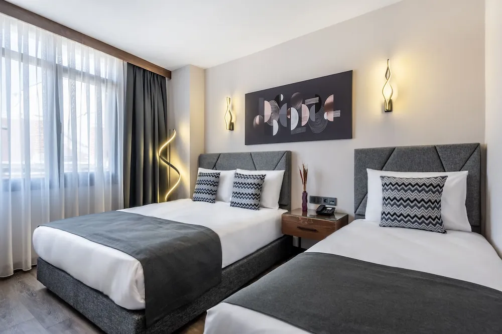 Deluxe Dört Kişilik Oda