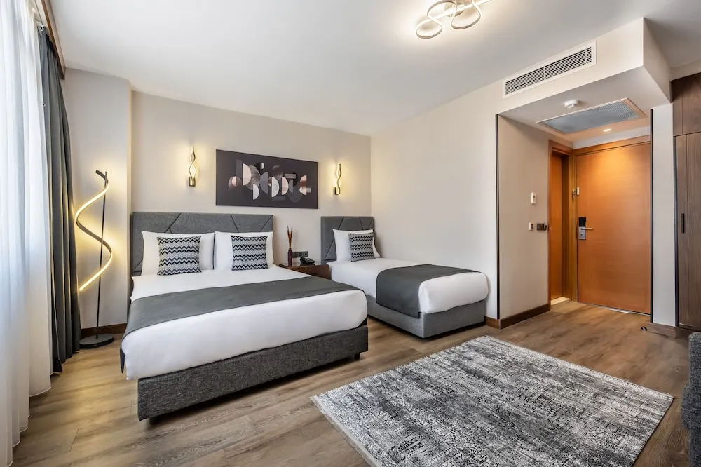 Deluxe Dört Kişilik Oda