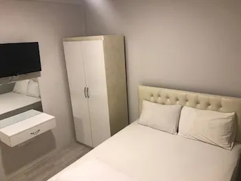 Petek Hotel